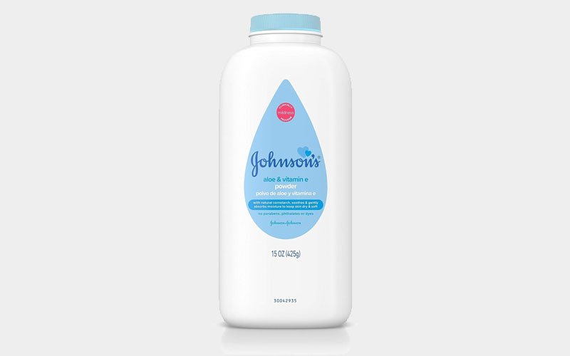 Johnson's baby powder with aloe & vitamin E for delicate skin